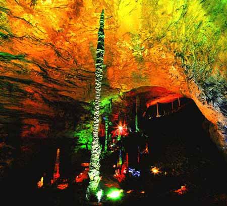 長沙出發(fā)到溶洞奇觀黃龍洞、天門山、玻璃棧道、鳳凰古城九景往返三日游